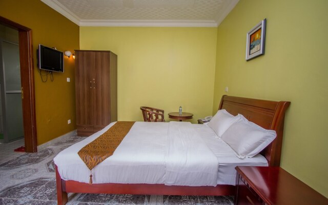 Tuzza Hotel