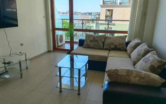 Marty's Beachfront Apartments