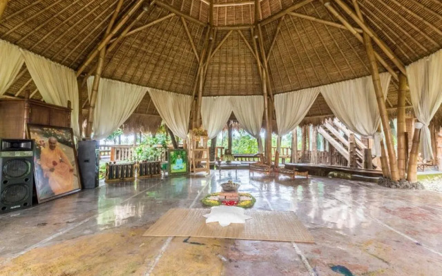 Omunity Bali