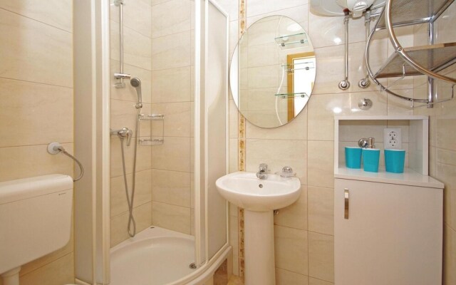 Amazing Home in Makarska With Wifi and 6 Bedrooms