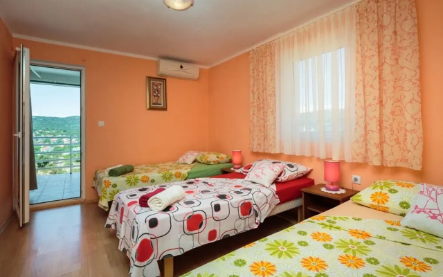 A5 - Modern apt With Terrace, 3 min Walk to Beach