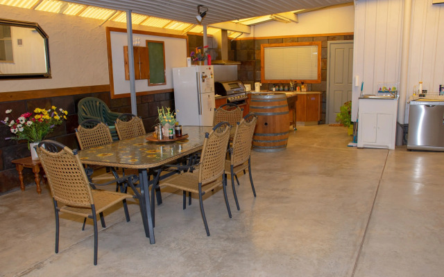 Chrissie's Dongara - Pet Friendly