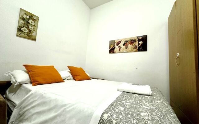 4 Bed-sleeps 8-central Rome-5 Min to Colosseum