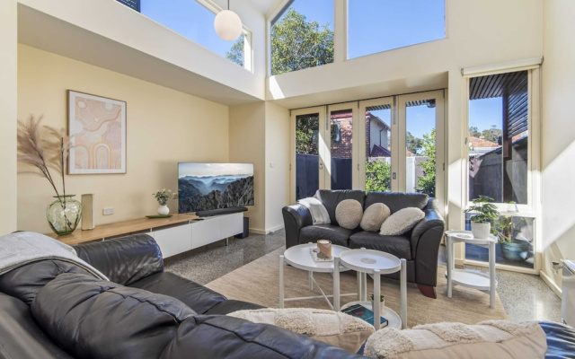 Gorgeous 2-bed Victorian Home in Artsy – Guest Rooms – Melbourne