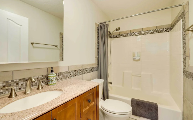 Spacious Hildale House w/ Large Deck!