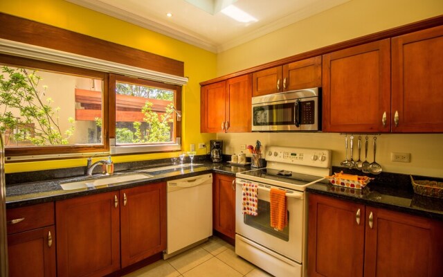 Macaws Ocean Club #8 - 2 Br Condo