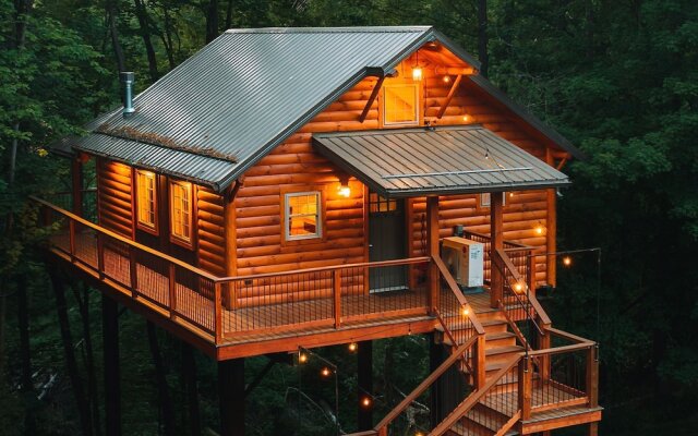 Cricket Hill Treehouse Cabins