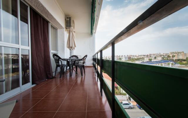 Holidays2Torremolinos Apartamento de 3 dormitorios con terraza y piscina comunitaria