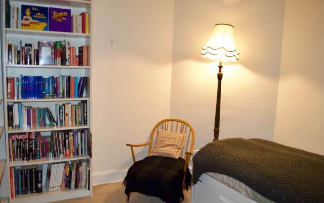 Traditional 3 Bedroom Home With Garden Access