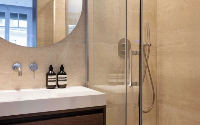 Elegant Apartment - AC- 2br-6p- Madeleine