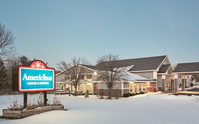 AmericInn Lodge & Suites Saugatuck — Douglas
