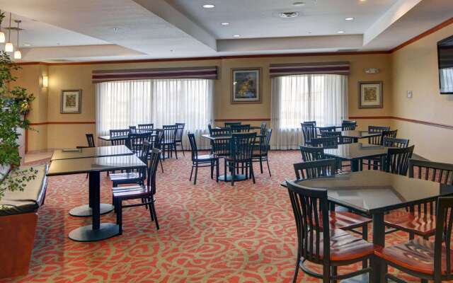 Quality Suites Near Cedar Creek Lake