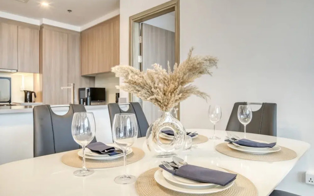 Elegant 2BR w Breathtaking Marina Balcony