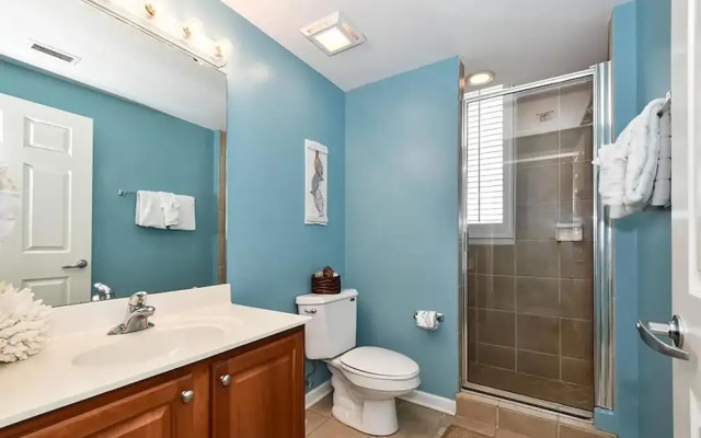 Silver Beach Towers 1003 West