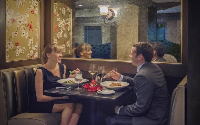 The Raphael Hotel, Autograph Collection