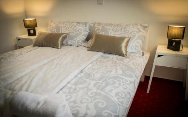 Red Carpet Apartments & Rooms