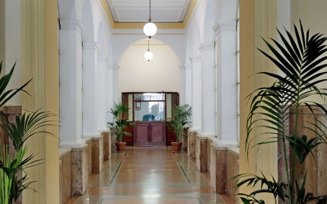 Trevi Diamond Luxury Suites & Jacuzzi