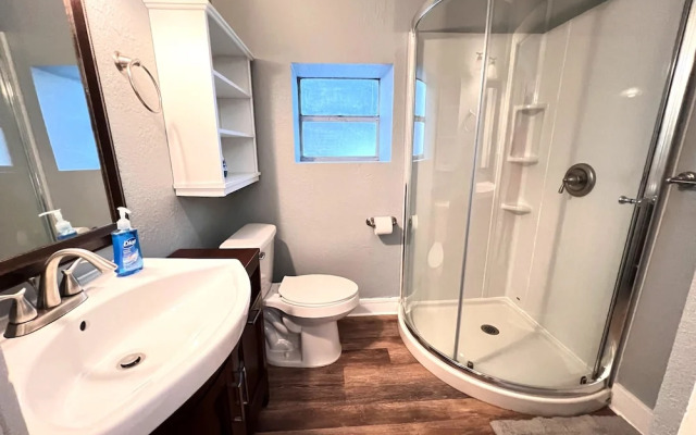 Comfortable Room Rentals Outlets & Kingsky Academy