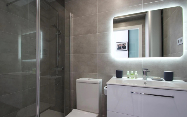 Hip & Cozy 2 room apt