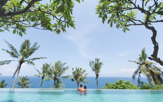 Malimbu Cliff Villa