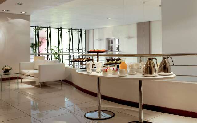 Hennessy Park Hotel