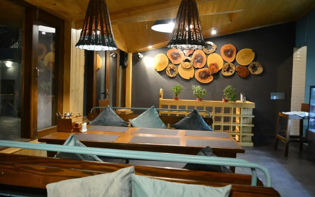 Spot On 37336 Hotel Neelgiri