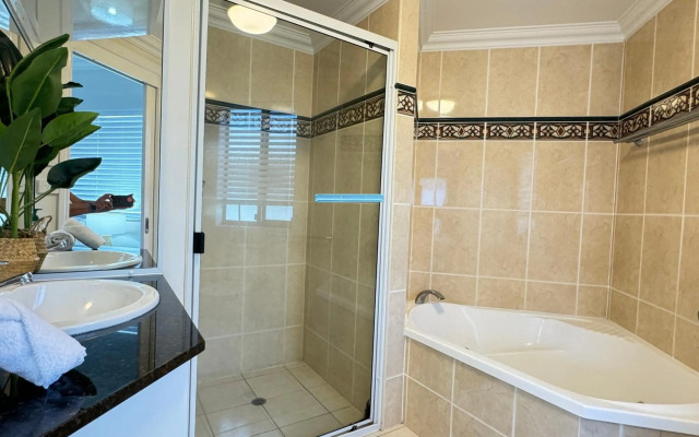 Townsville Lighthouse - 3/103 Strand