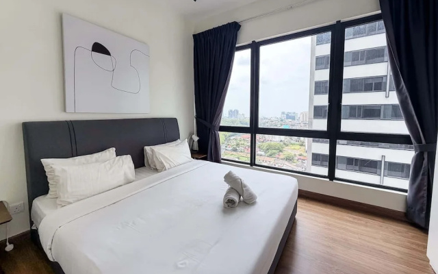 Modern Family Duplex for 6, Near Jonker St