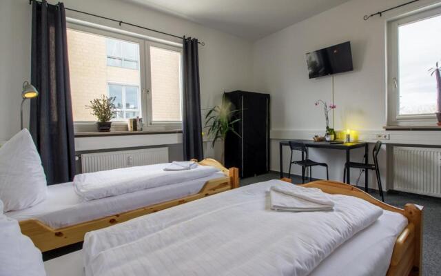 Room 1 / Room 2