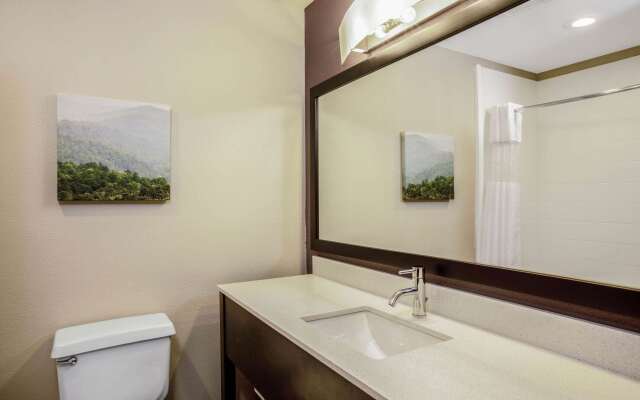 La Quinta Inn & Suites by Wyndham Fayetteville