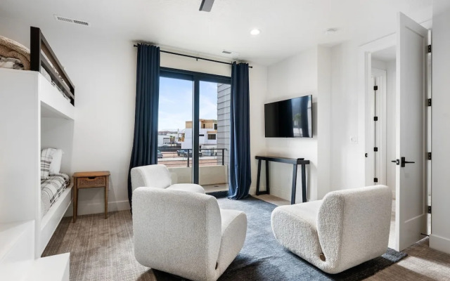 The Dugout 8 Bedroom Home