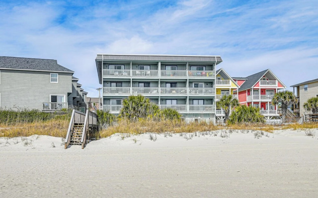 On-the-beach Escape: Oceanfront in Surfside!