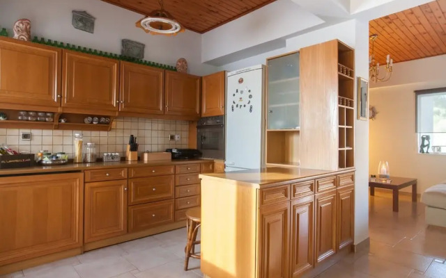 Families 2BM Flat 7'Metro Balcony