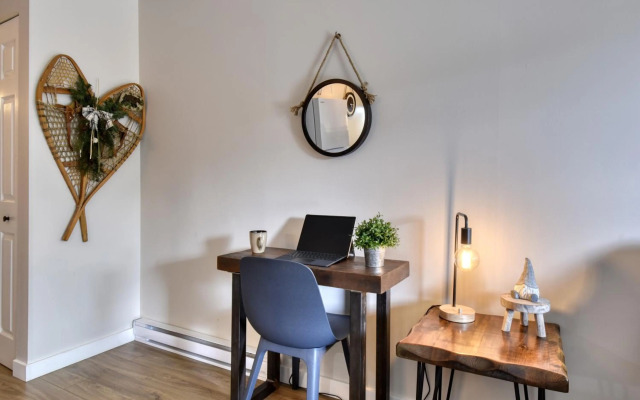 Elegant Apartment - View on Lake Tremblant & Mountain