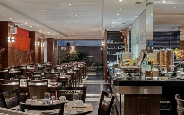 Astron Ponta Grossa Plaza by Nobile