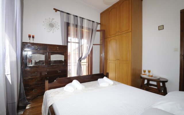 Traditional Greek Maisonette Antiperni