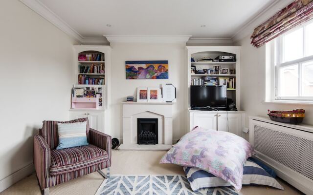 Lovely Putney Home by the Thames