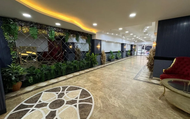 Tri̇o Palace