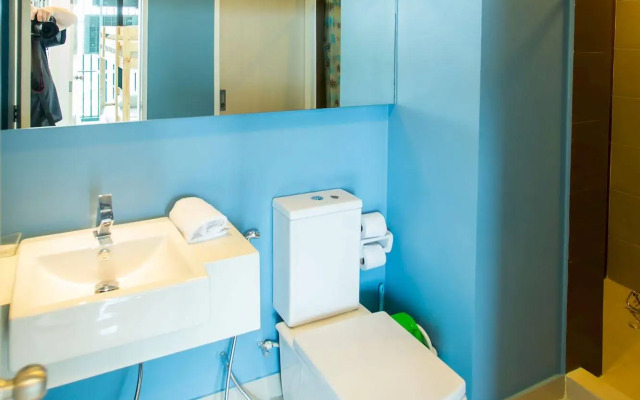 Acqua Condominium