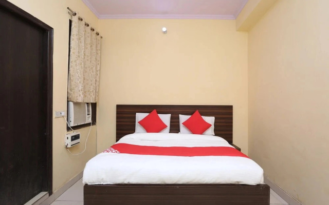 Akash Guest House by OYO Rooms