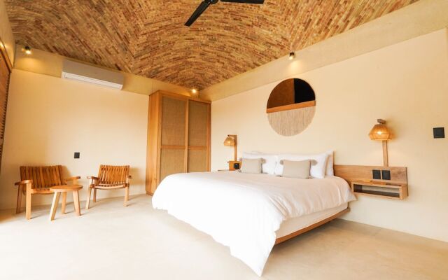 Casa Borka LUXURY FULLY FURNISHED BEACH CONDOS WITH POOL