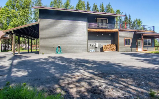 River Views & Fire Pit: Cozy Soldotna Apartment!