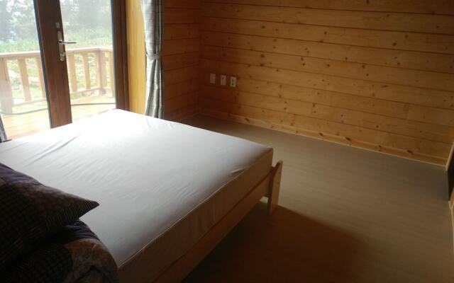 Daegwallyeong Solbawee Log-Housing Pension