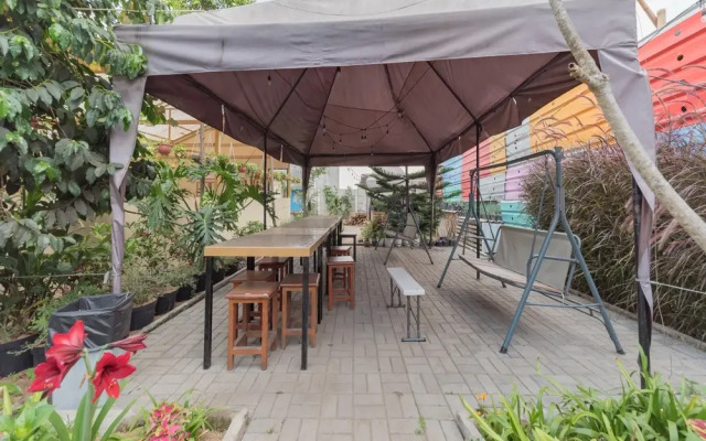 RedDoorz near Universitas Advent Indonesia