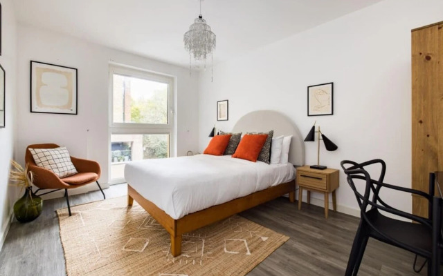 The London Retreat - Alluring 2bdr Flat With Balcony