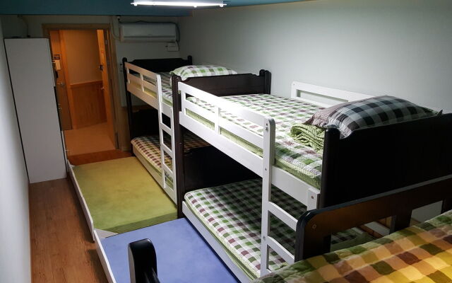 Dongbaekseom Guest House