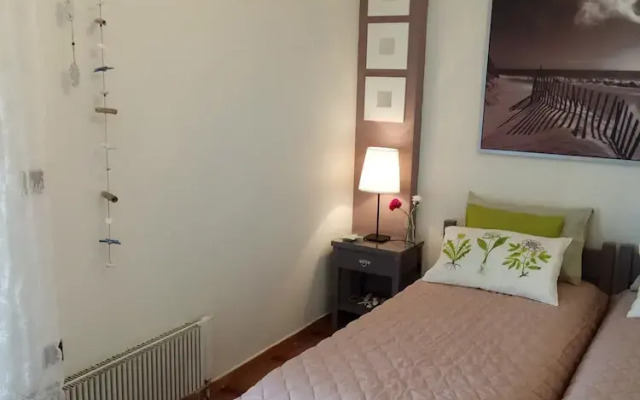 Top Floor Cozy Apartment near Beach