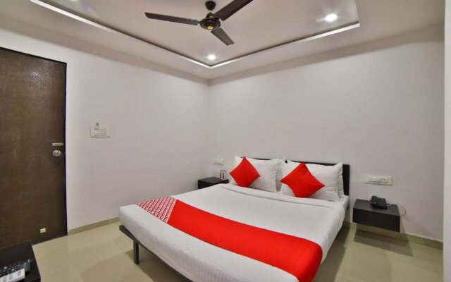 Hotel Blue Trio By OYO Rooms
