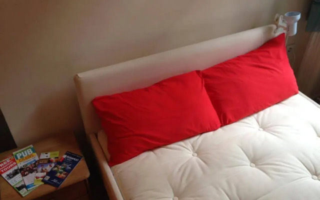 Yolo Hostel