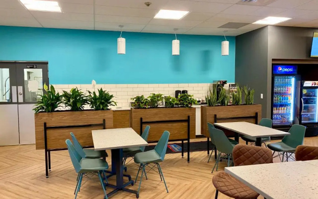 Howard Johnson Express Inn - Winnipeg West